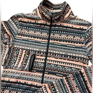 Nike‎ Pro Dri Fit Women’s Long Sleeve Size Medium 1/2 Zip Abstract/Aztec Print